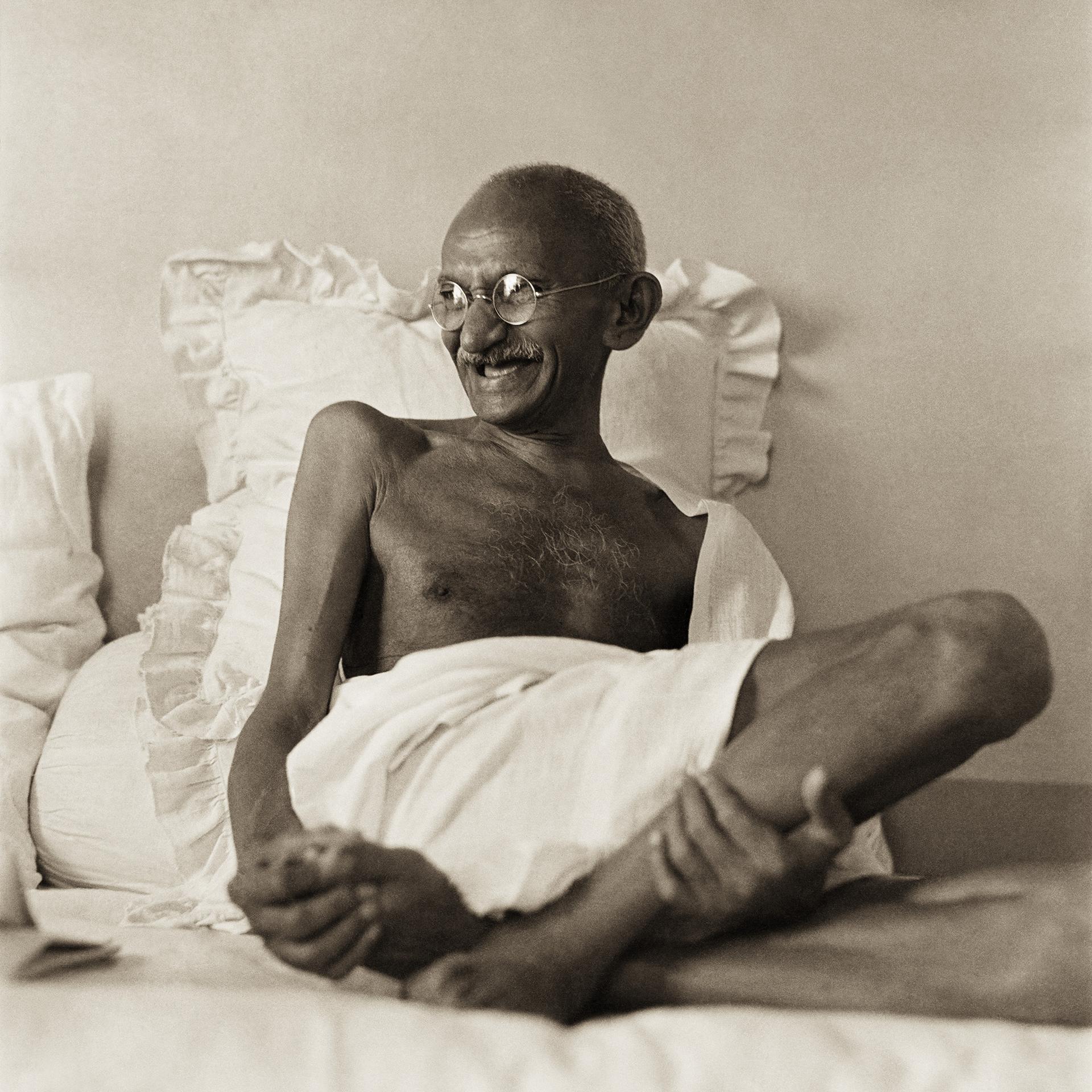 Khanu Gandhi, Mahatma Gandhi, casa Birla/Birla house, August 1942 Courtesy The Estate of Kanu Gandhi & PHOTOINK